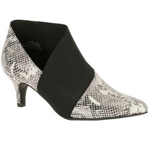 Andrew Geller Shoes - Andrew Geller women's Vienna kitten Heel Booties natural color Snake 7.5